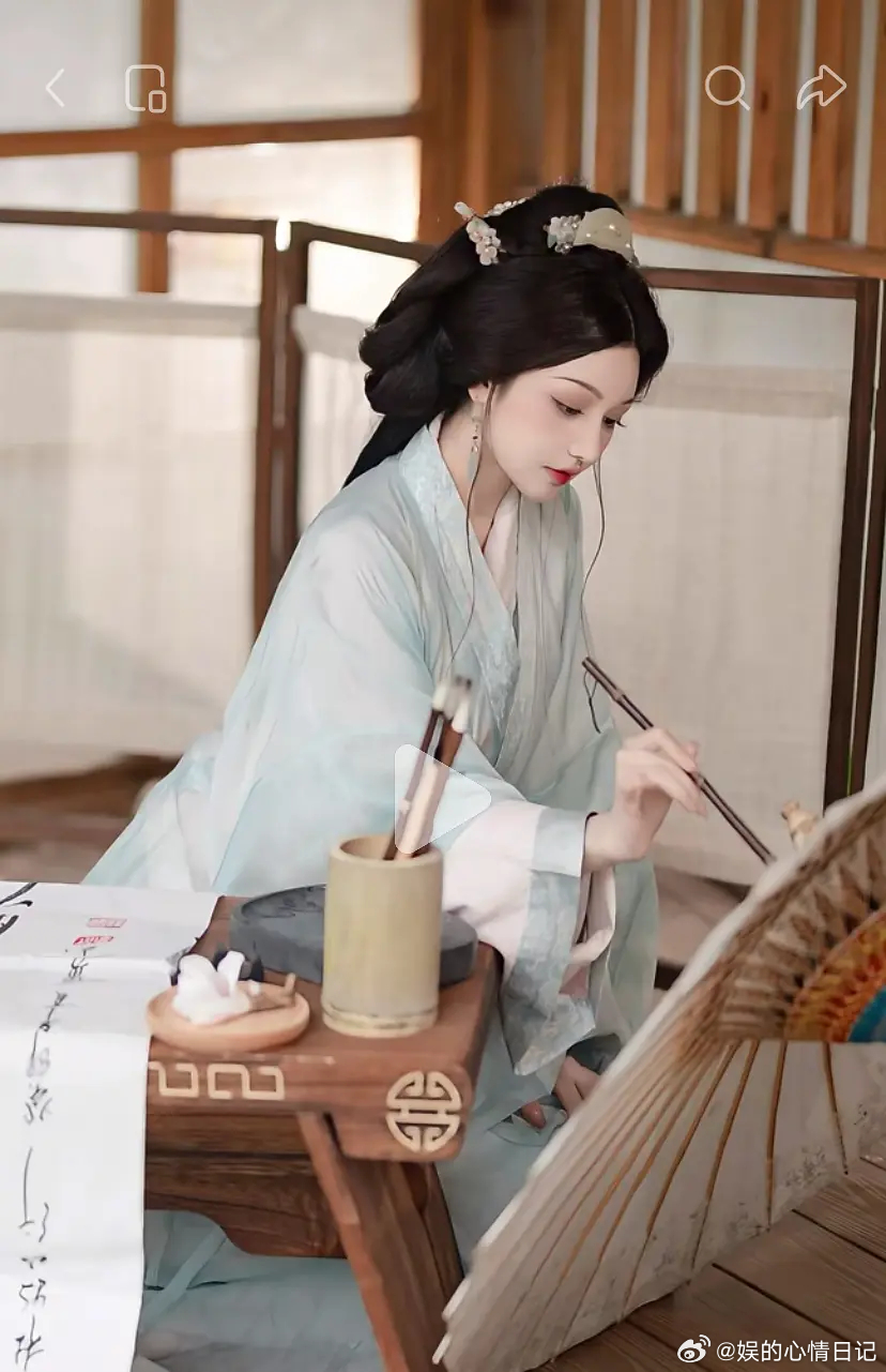 🦢的眉毛画太粗了吧，古韵都没了樱桃小嘴应该配细眉，粗眉太现代了还有山根那块儿阴