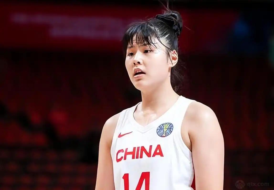 李月汝实在太过低调！
翻看履历才知晓，27 岁手握世界杯亚军、两枚亚运金牌、三座