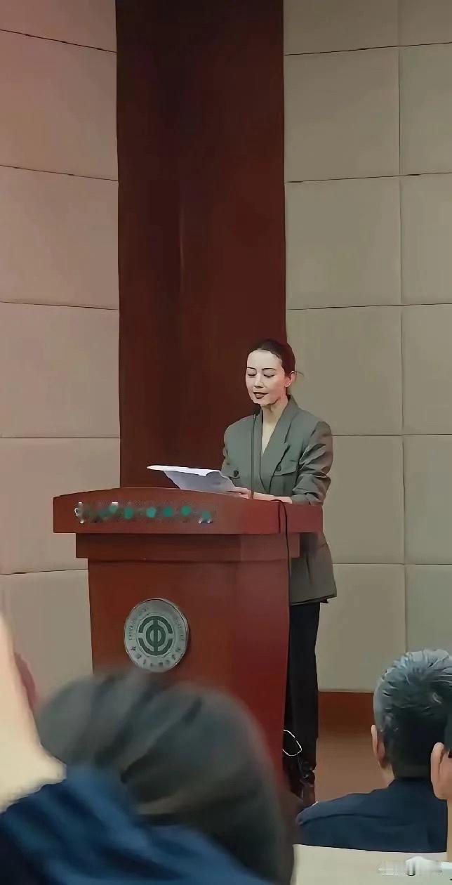 高圆圆的母校，怎么没听过呢？