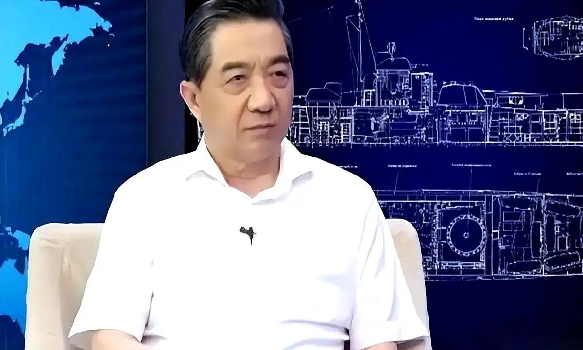 那年特朗普icon当选，全网都在刷屏。张召忠发了条微博，就一句话：“如果他干两届