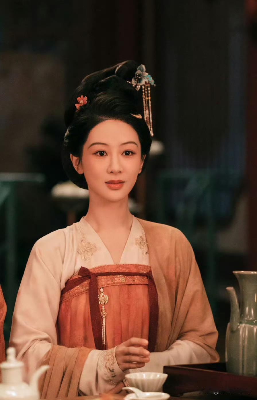 7月1日，杨紫说怕被捧杀，引热议！
《锦绣芳华》开播14广，刷新全平台记录，网友
