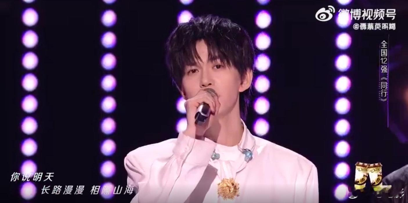 声鸣远扬开场曲唱给香港同胞 谁被声鸣远扬的大合唱狠狠戳心了？歌词太好哭，满是温暖