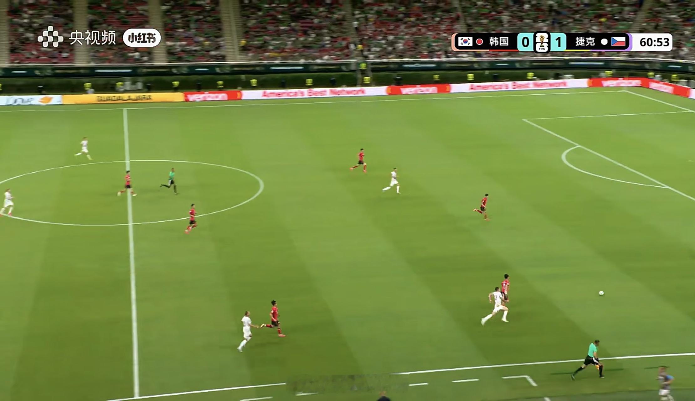 捷克竟然先进球了！捷克1:0韩国，全场第一脚射正就进球了。浪费机会的人终将会被惩
