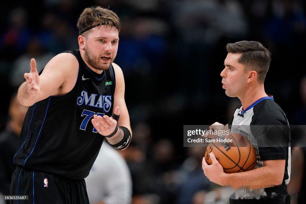 NBA官方宣布，上场比赛东契奇的技术犯规被撤销。
东契奇在赛后接受采访：“我什么