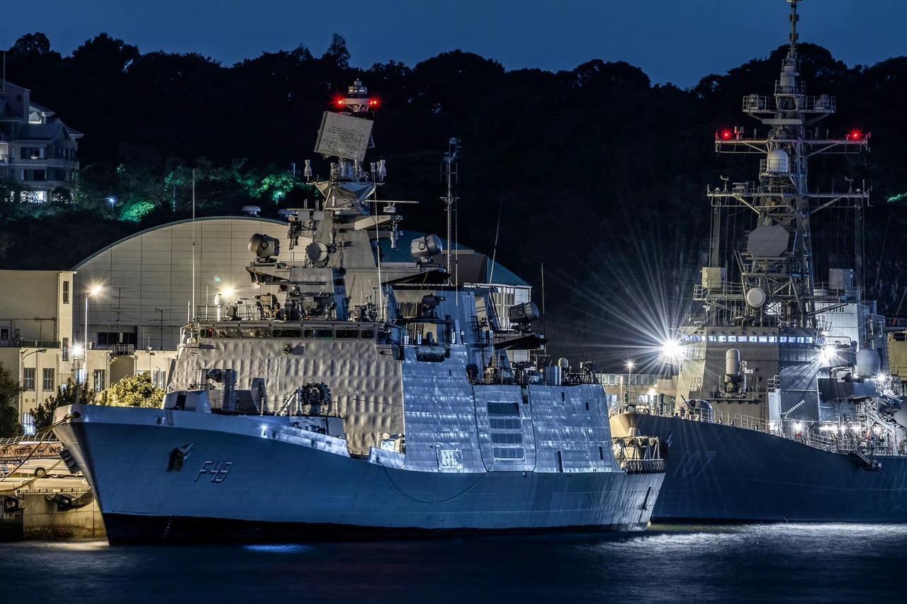 印度🇮🇳海军INS Sahyadri（F49）在日本🇯🇵港口夜拍。只是这