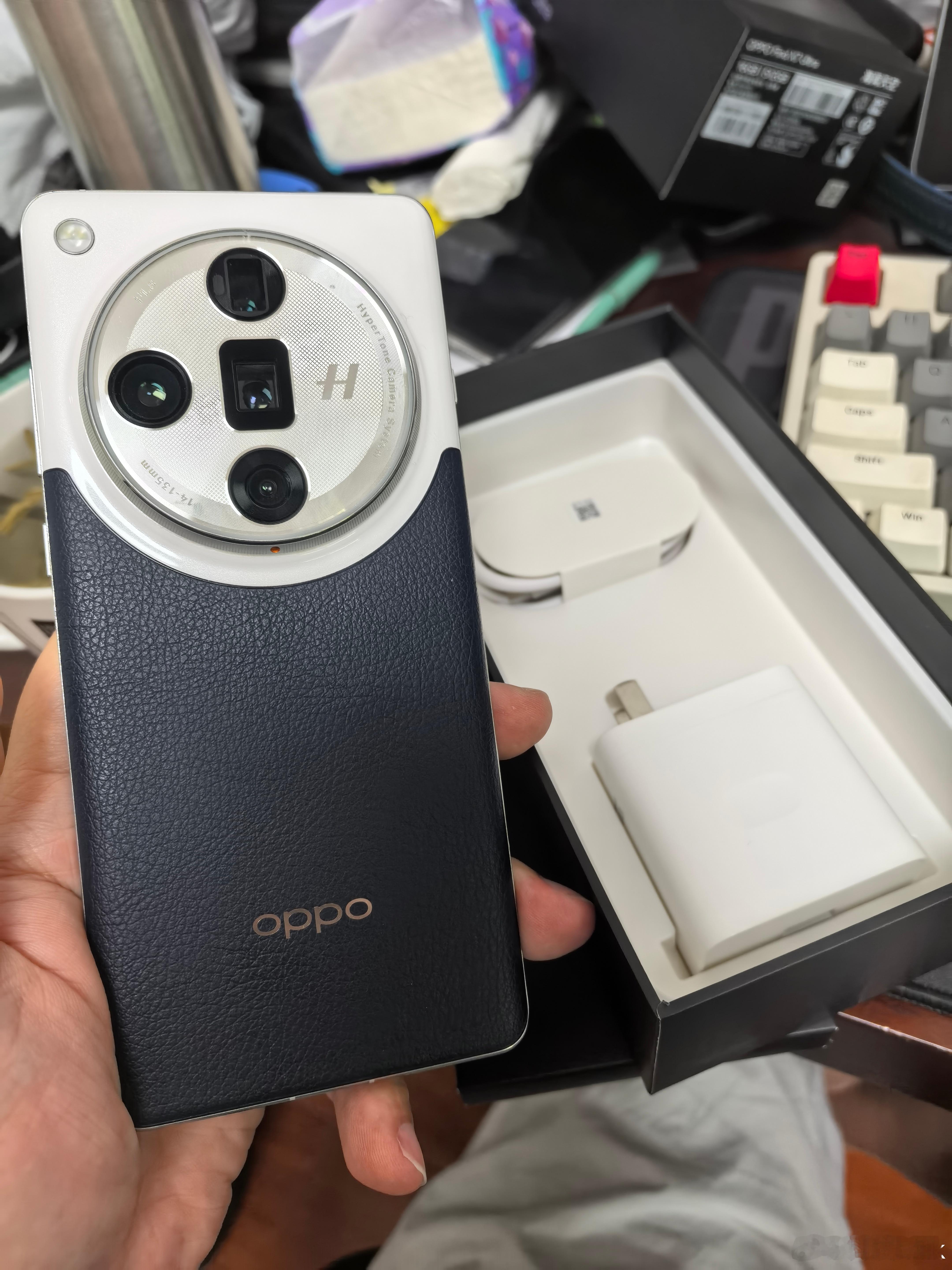 去年5600入的OPPO Find X7 Ultra，其实现在依然很能打，拿去回