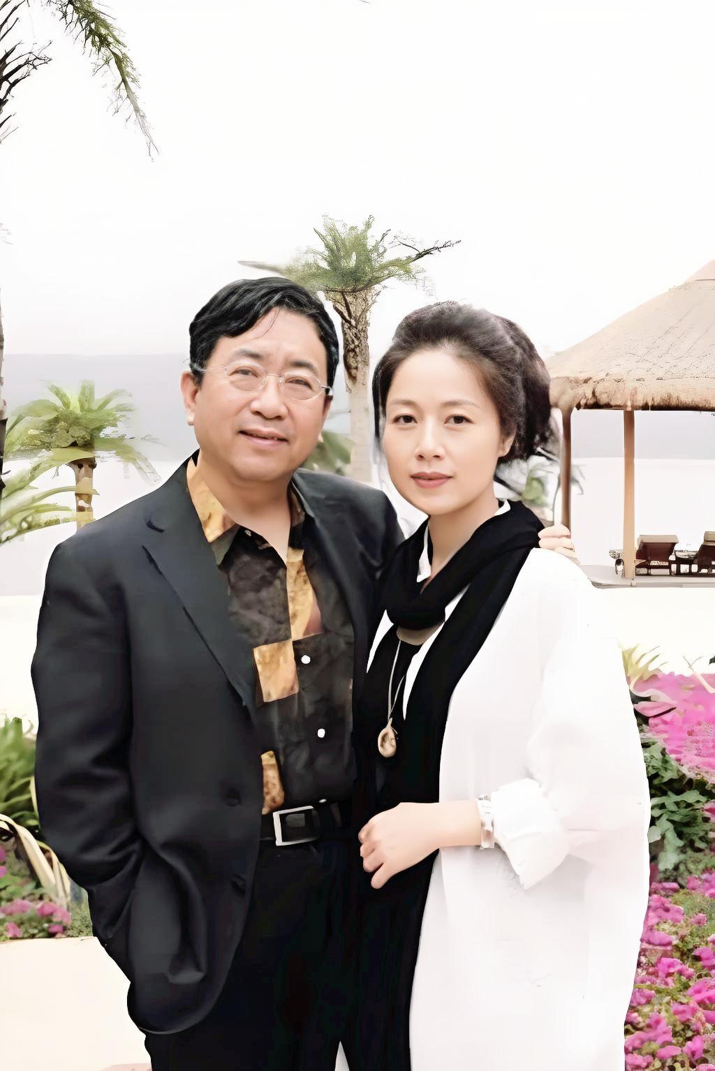 余秋雨马兰 32 年情！62 岁马兰穿搭藏满知音意✨
“爱情是两个人的事，知音是
