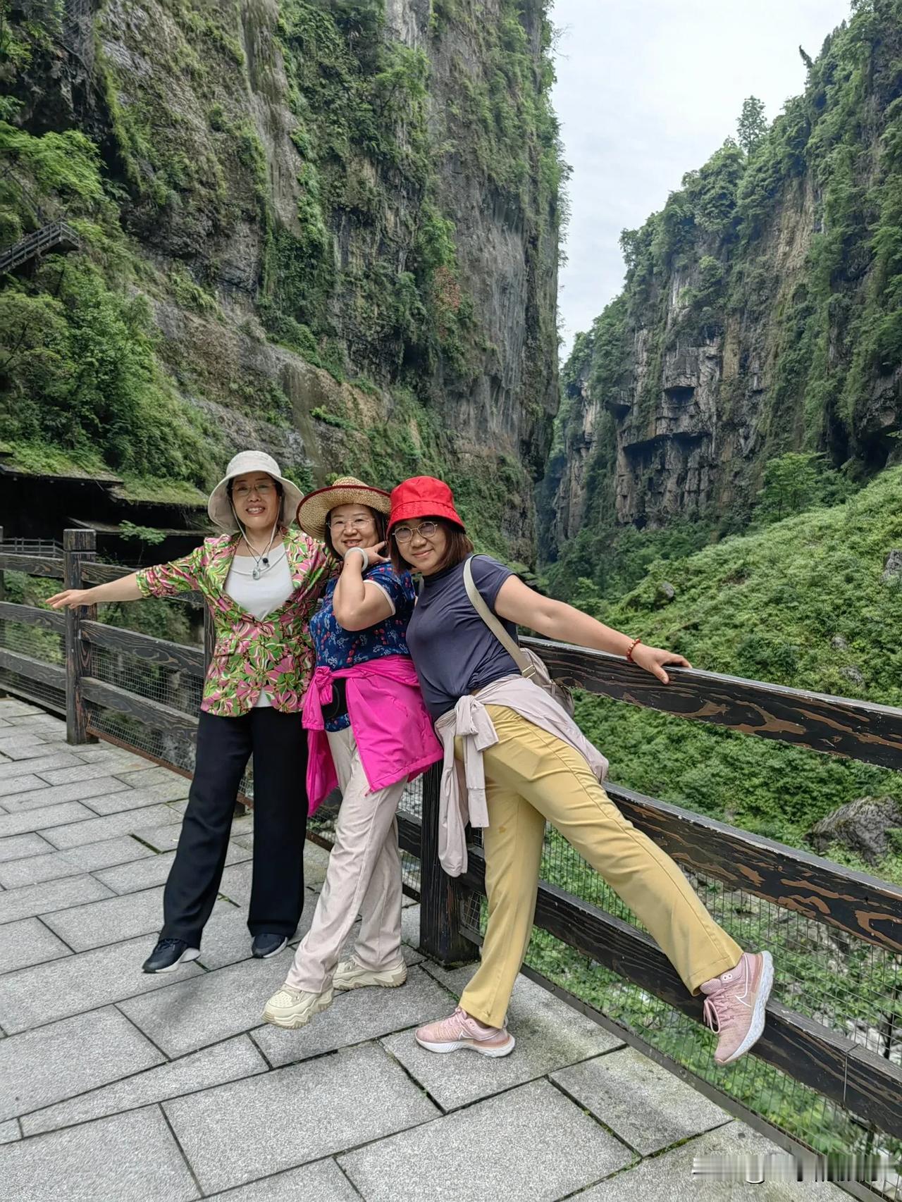 今天，恩施大峡谷，只玩了云龙地缝，用了2个多小时，微信走了11000步。

今天
