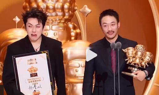 喜人今年感觉也开始集体陷入瓶颈了，背景题材同质化、北方春晚式烂梗、内部梗 + 流