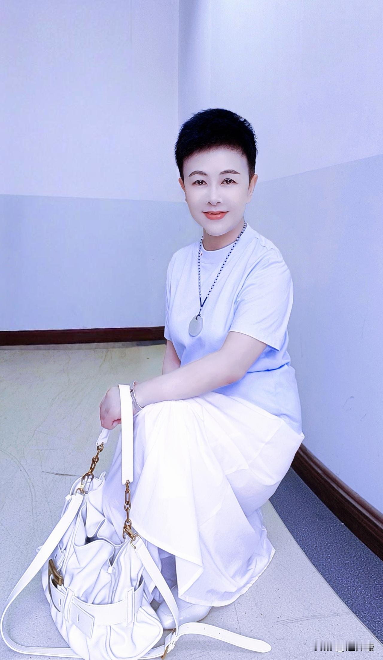 以前觉得‘行到水穷处’是无奈，现在才懂那是给自己留的余地。
愿我们都能在忙碌的生
