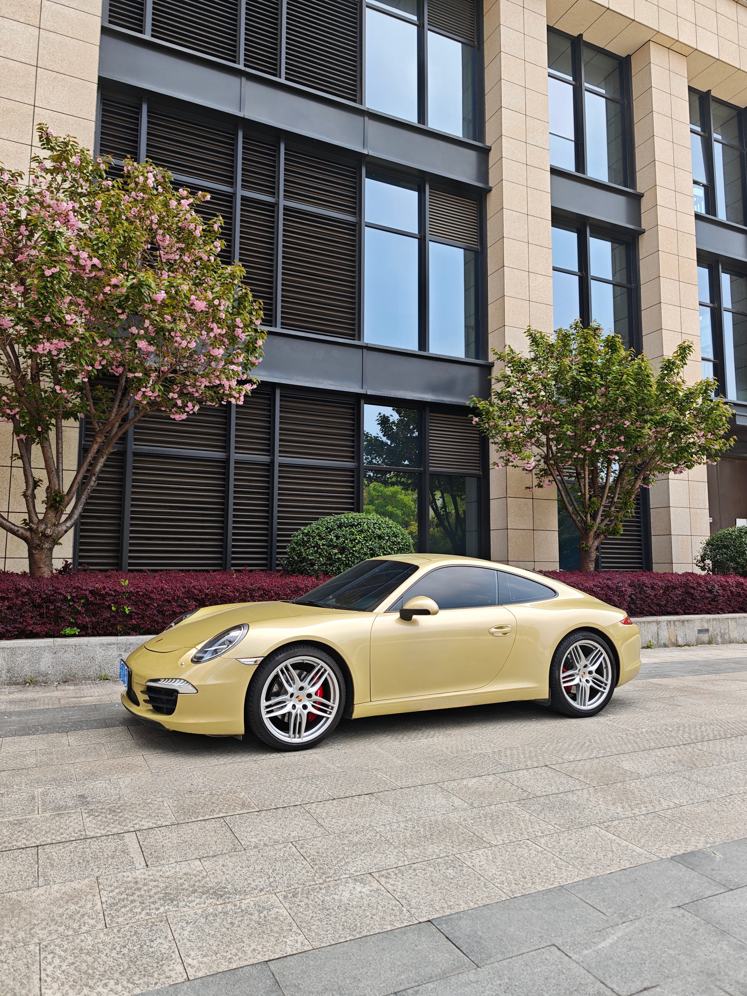 shen车视界 这个月特别忙，911停了两周没动。今天天气不错，中午出门拍了几张