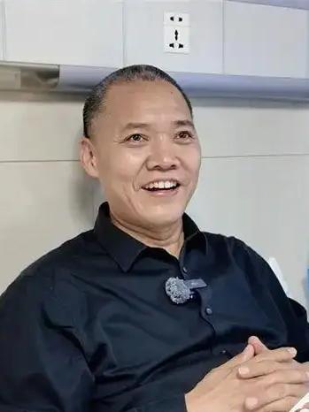 眼下正是云南野生菌上市的旺季，连天天听着中毒警示的自家医院主任医师，都没能躲过见