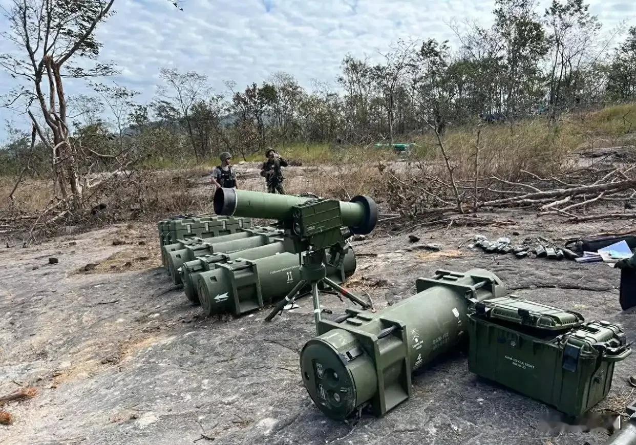 惊心！柬军中国产导弹刚捂热，就成泰军战利品
 
泰军攻占500高地后，高调展示缴