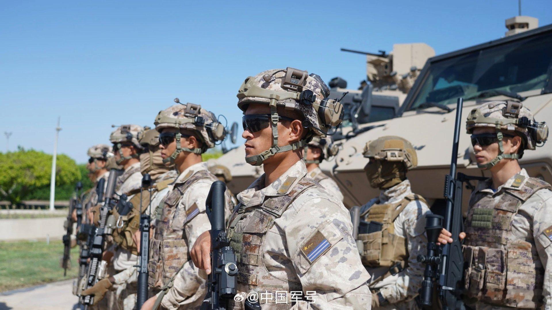 我是一个兵[超话] 【强军早报 】军事早知道1、近日，新疆军区某团组织实弹射击考