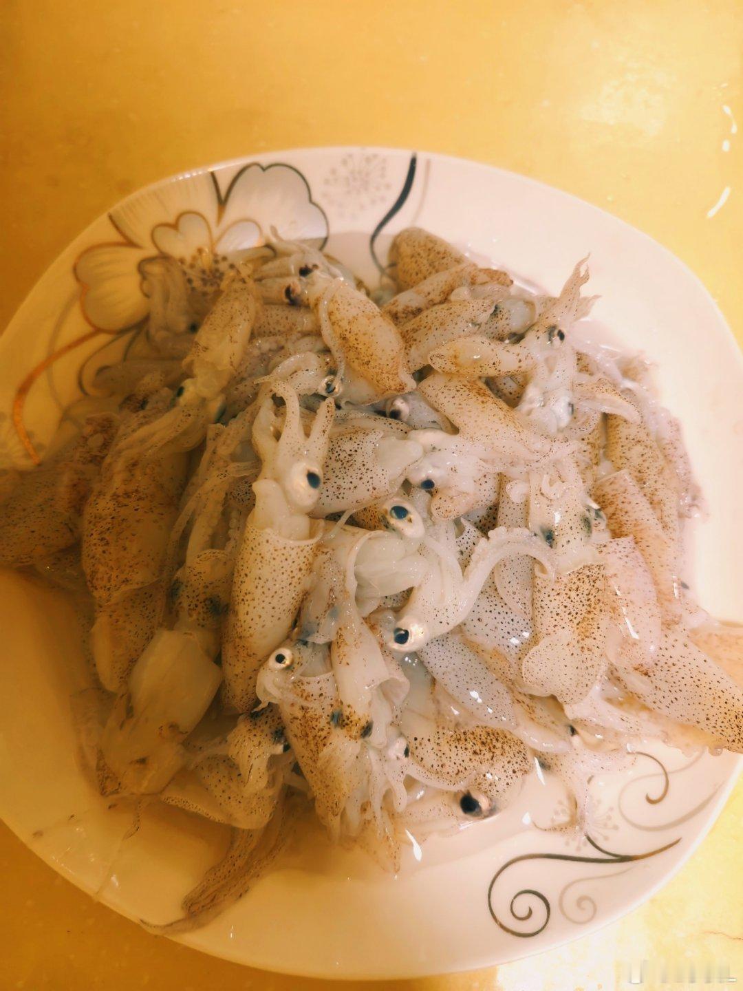 溜达一圈，买了点小海鲜，一会继续做墨斗酱，我可太爱吃啦 ​​​