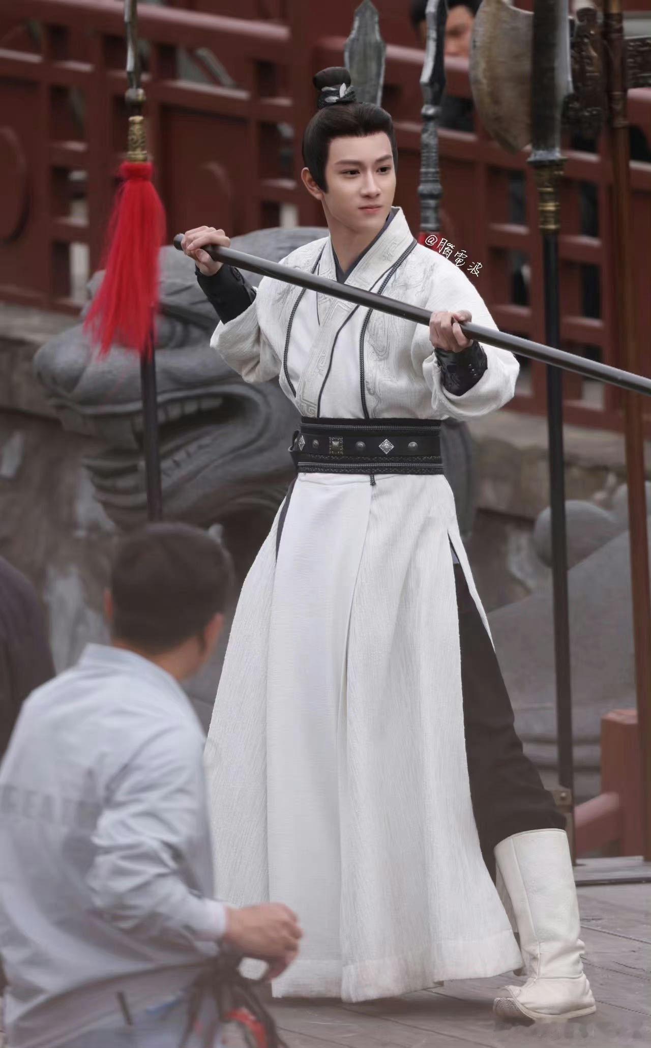 敖子逸折腰主演 里的乔慈也太蛊了！敖子逸用超稳演技诠释少年将军的果敢与柔情，打戏