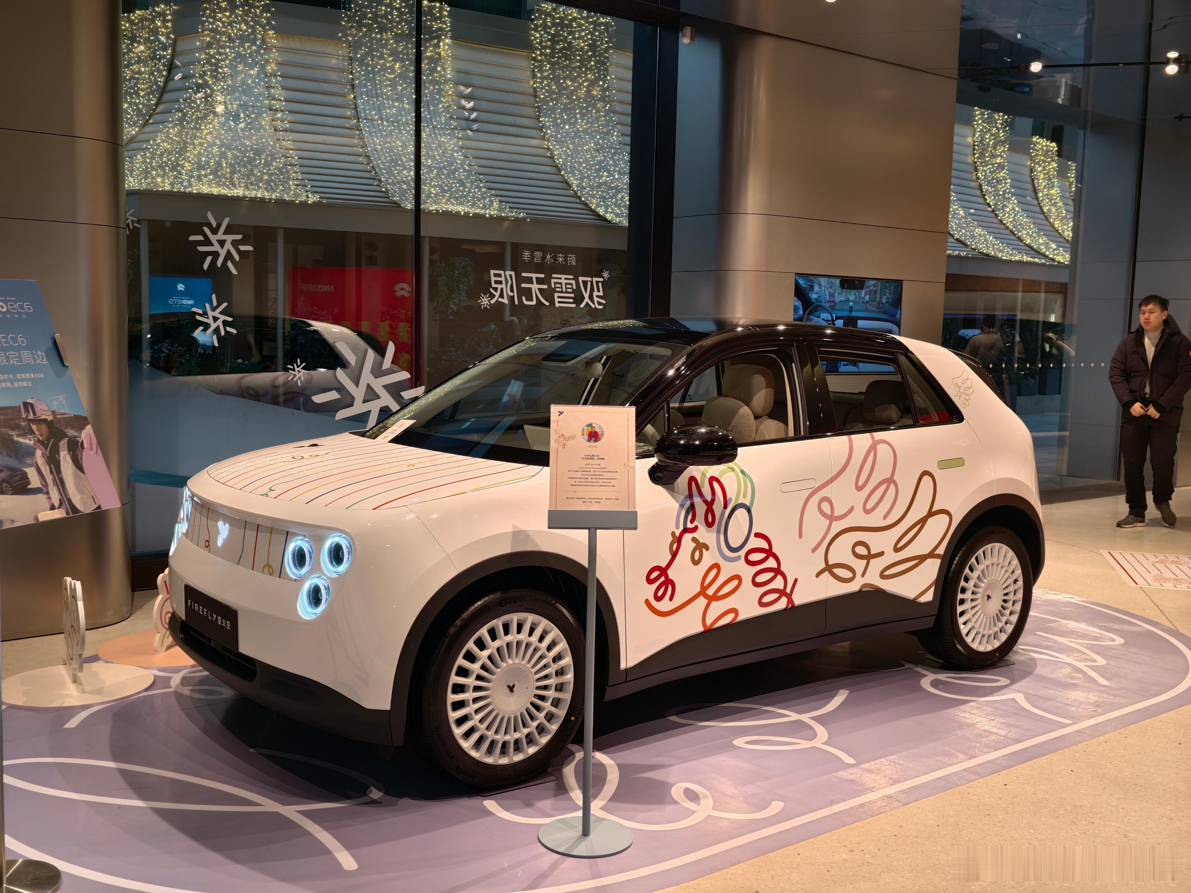 这个萤火虫的皮肤，是我觉得目前最好看的可惜，已经卖完了firefly萤火虫