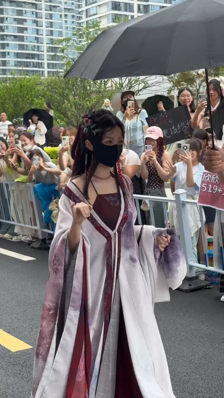 啊啊啊啊何盼首套妆造来袭虞书欣长生骨何盼首套妆造