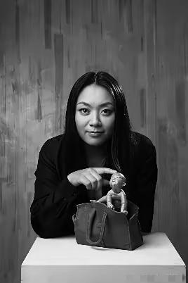 女承“父钵”？
田禾，身为中央美术学院教授、雕塑大师田世信之女，毕业于天津美术学