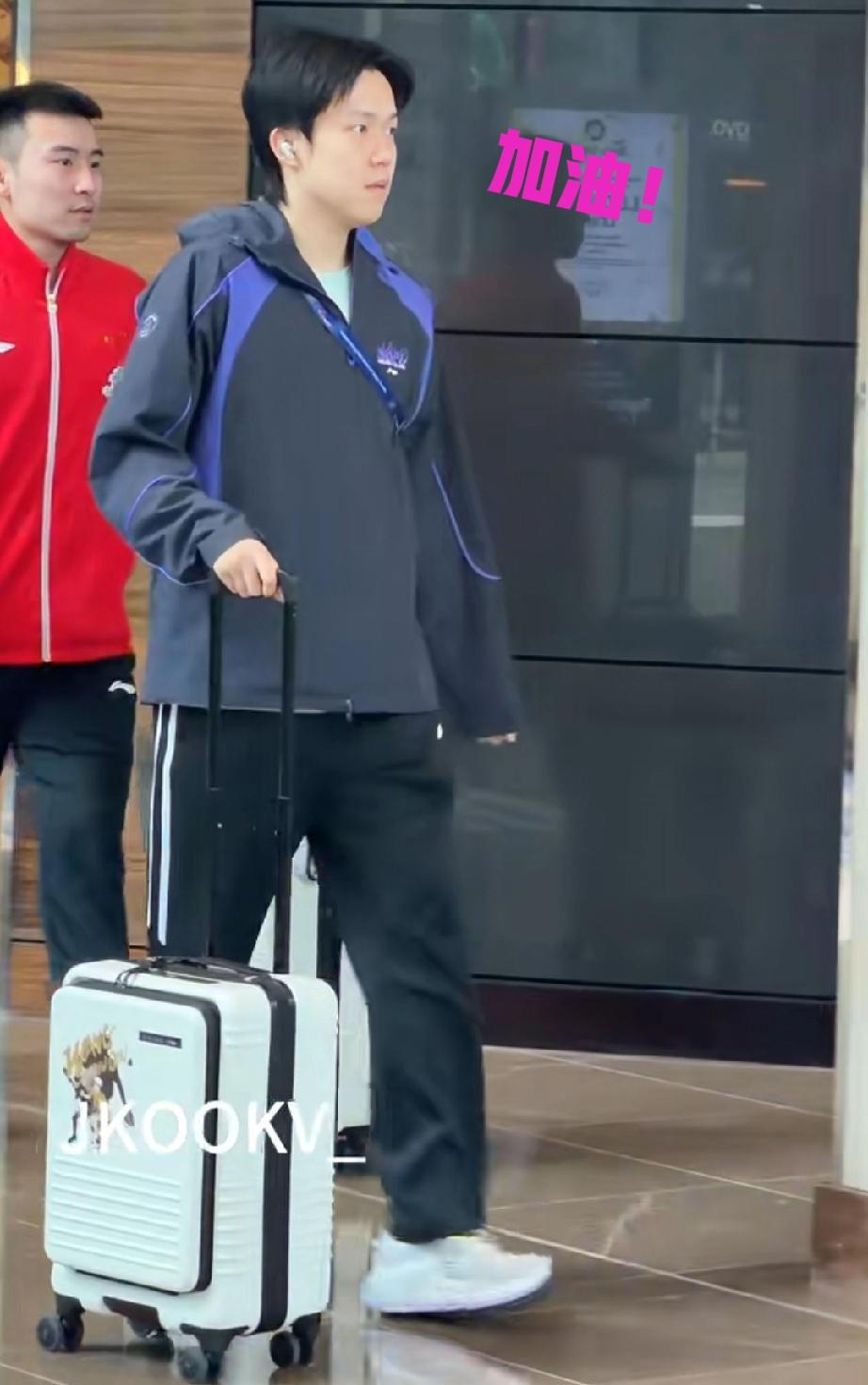 王楚钦来伦敦第一天开始上训了！

昨晚国乒到达了伦敦，分完房间已经都已经凌晨了，