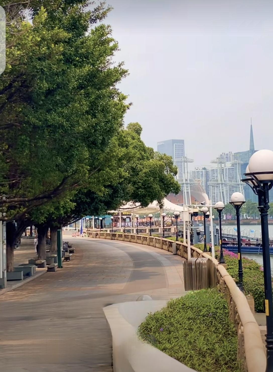 和我同公司不同部门的76年大妈，她买了20年社保，今年退休了，终于领到了她人生中