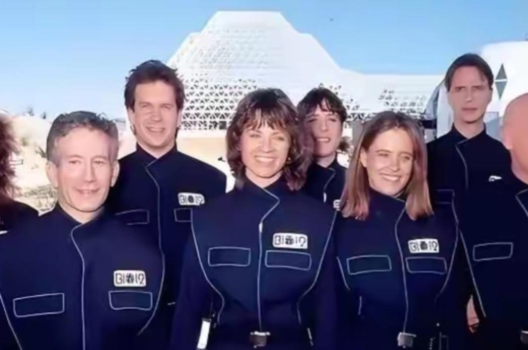 1991年，美国特意做了一个轰动全球的实验，把4男4女关在一起两年，再次打开房门