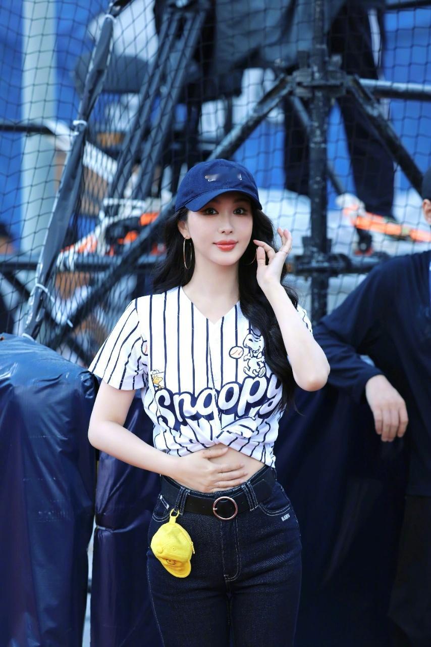 李菲儿赛场重逢老友想到让李菲儿来开球的是天才 李菲儿棒球开球vlog终于来啦！状