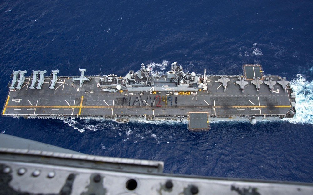 真要冲滩了，美军4艘两栖舰正在驶向中东地区！看来特朗普是真的打算抢滩登陆，以控制