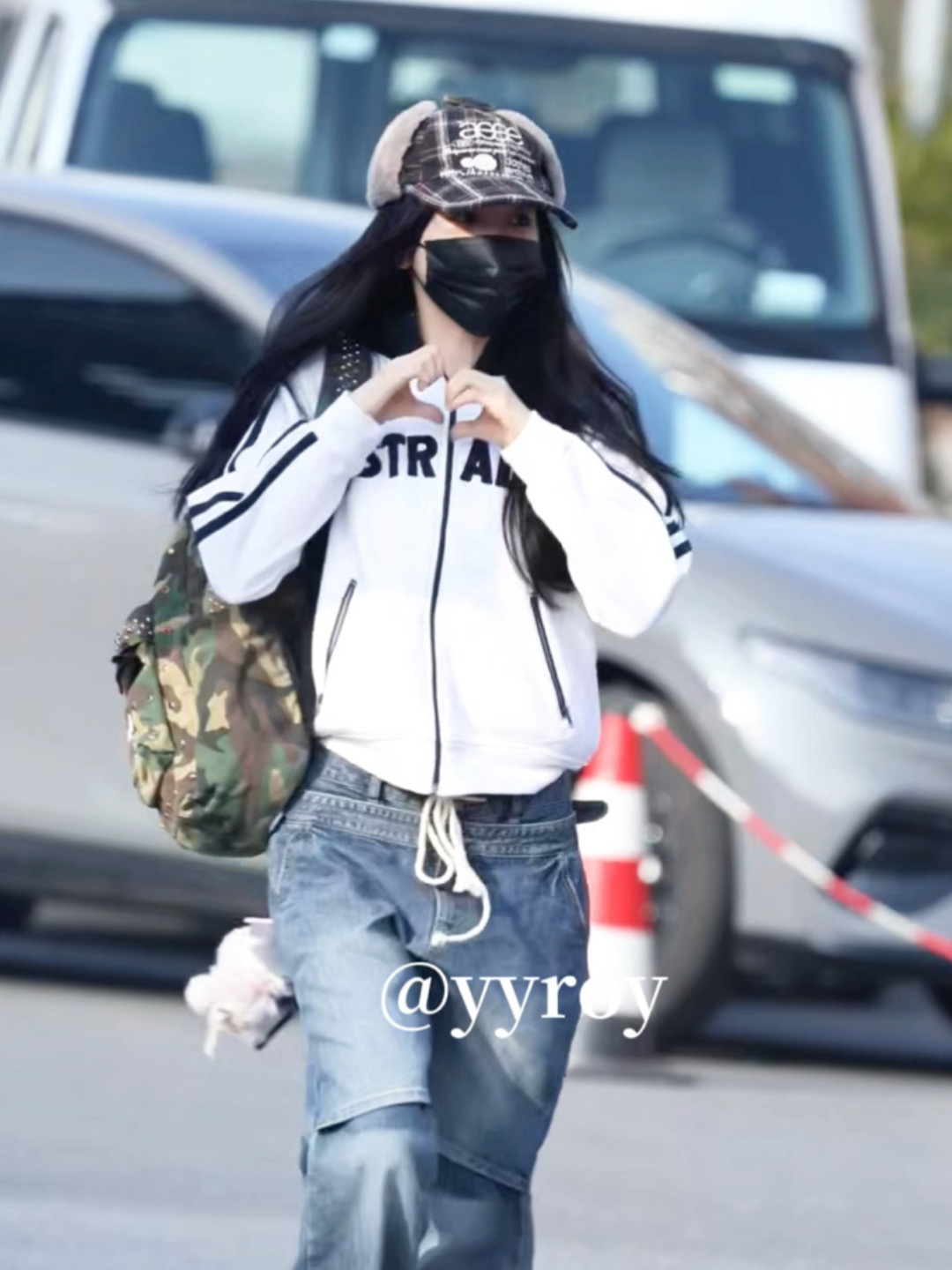 虞书欣这身是去上学吧虞书欣小学生上班虞书欣这身是去上学吧，真是太棒了 