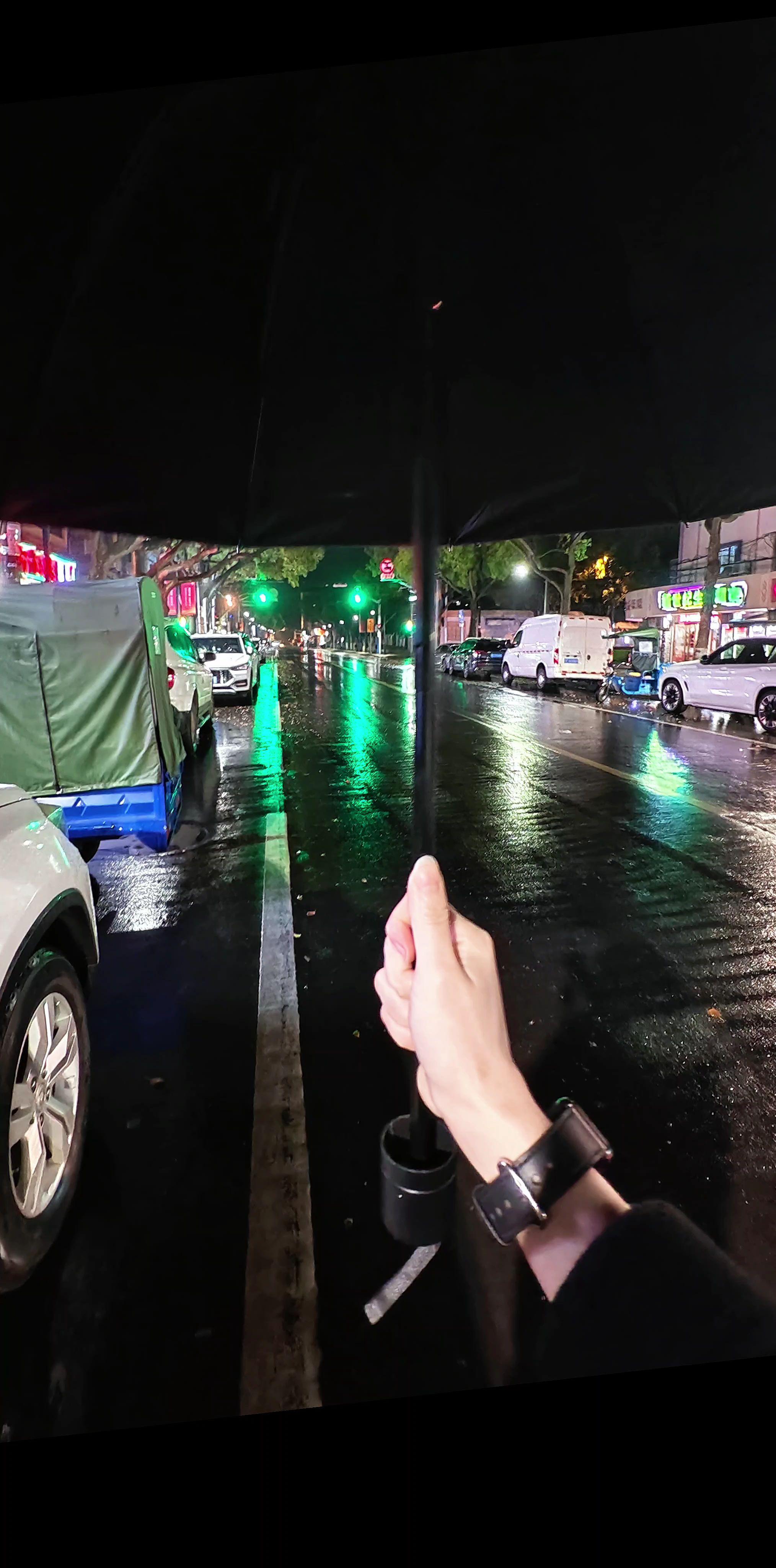 陆景川，下雨啦你怎么还不来接我(￣_,￣ )