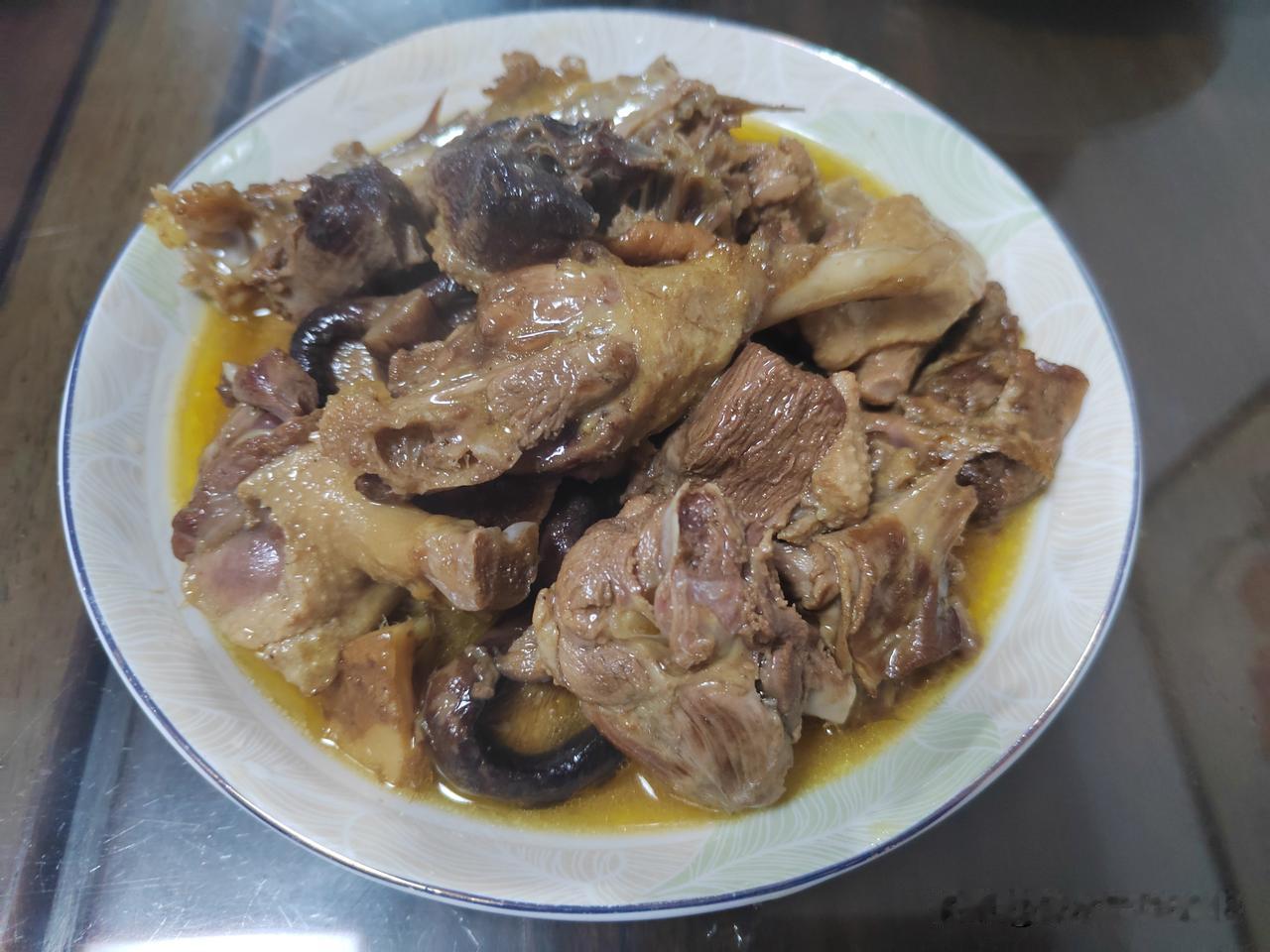 今天南京市阴天局部有零星小雨，温度16～19℃，连日阴雨天，气温走低，需注意春捂