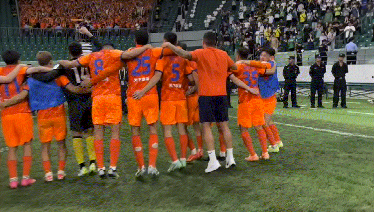 农夫三拳？[震惊]远不如比利时人的橙魔四拳，真怕他在别人的地盘上把自己人给揍了。