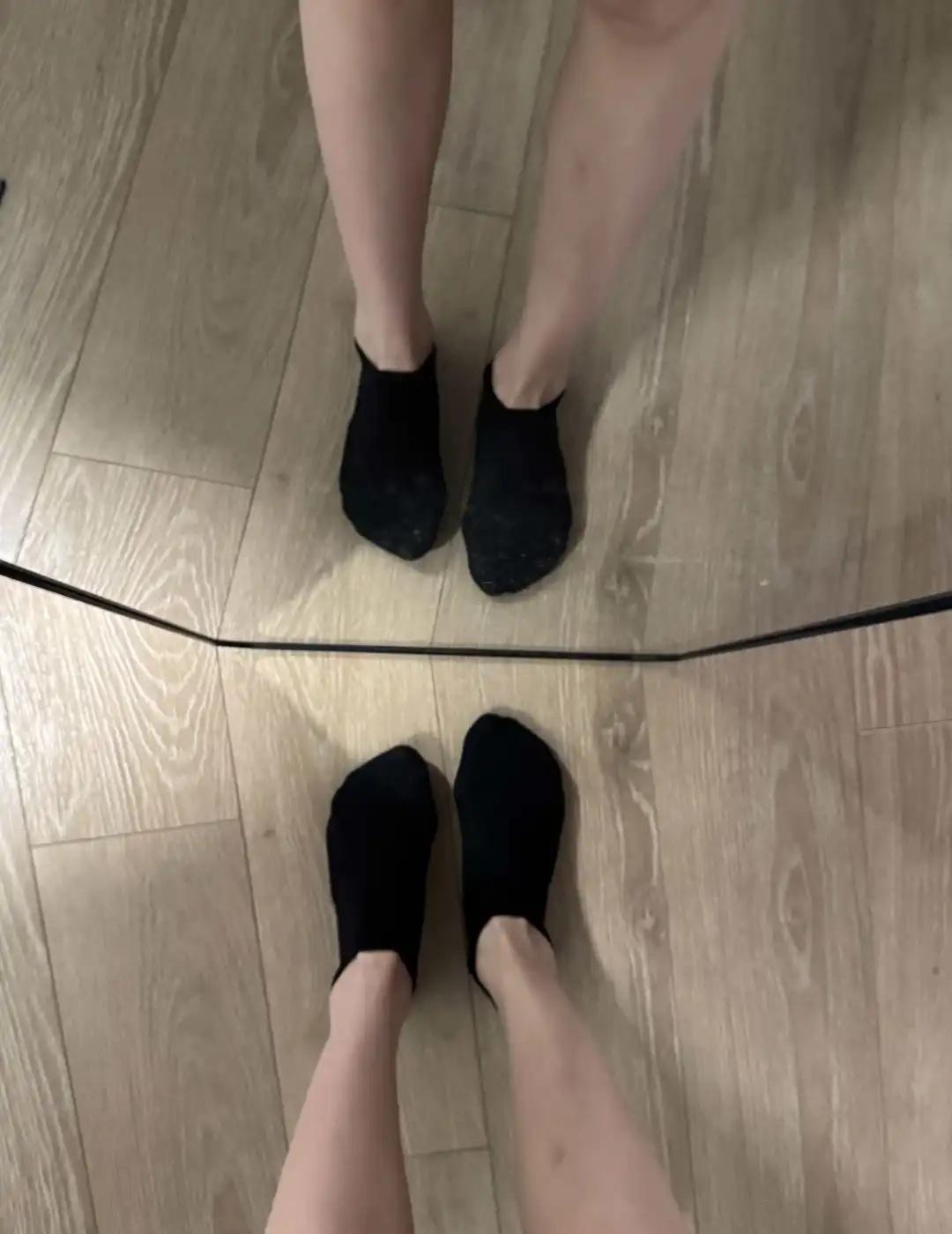 脚感好软！
过膝袜 上脚很舒服 舒适好走不累脚 好穿又好撘 舒服的鞋子只有脚知道