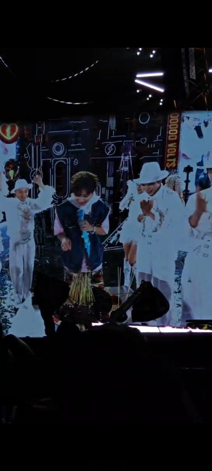 汪苏泷 我先吃为敬   汪苏泷重庆站巡演，是音乐与地域风情的浪漫邂逅。他的旋律是