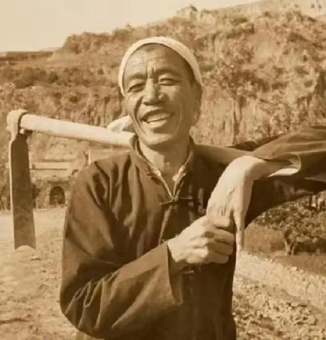 1980年，陈永贵辞去国务院副总理职位。临行前，向华国锋辞别，忍不住感叹：除了毛