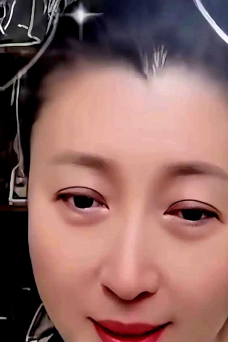 演了一辈子好人，闫学晶就因为一个角色，半夜哭着发文：我把口碑作没了。
 
她在新