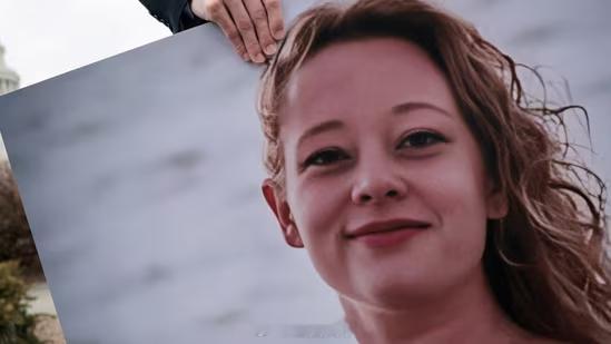 明尼阿波利斯 ICE 官员枪击事件的最新情况 1 月 7 日，在明尼阿波利斯，一