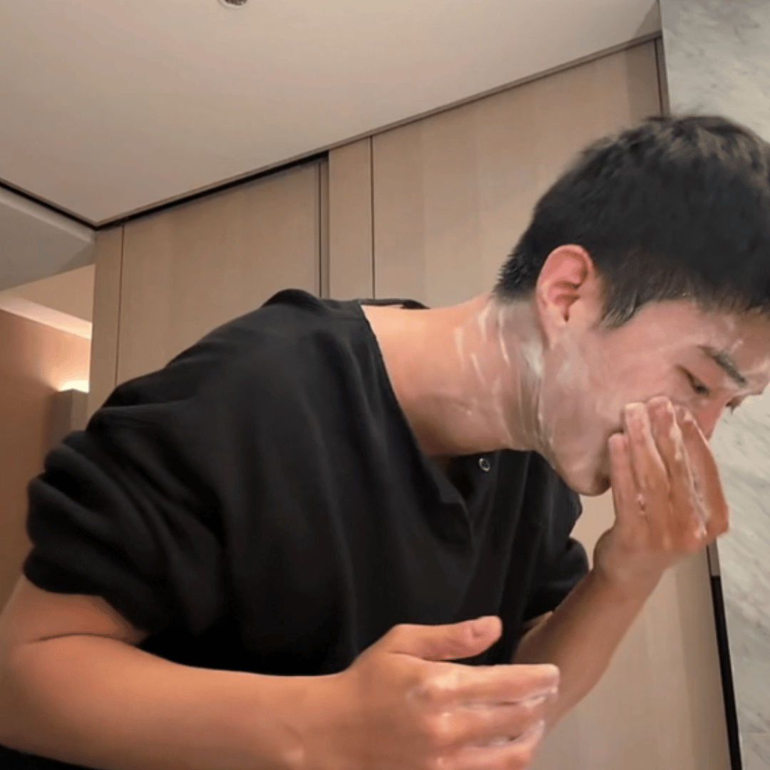 范丞丞回复cp粉是大过年的CP粉一直在单人直播间了舞，干嘛惯着？回复一下就叫怼了
