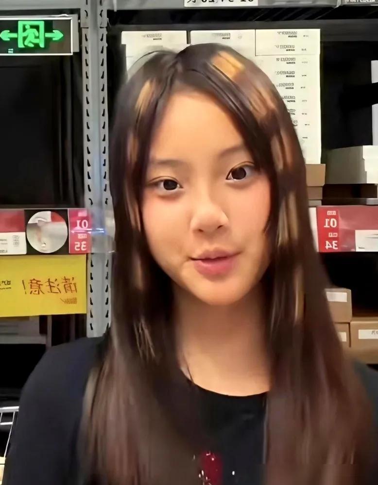 13岁的甜馨独自飞美国上夏校了直接撕开了一块普通家长不敢看的遮羞布。去的是美国顶