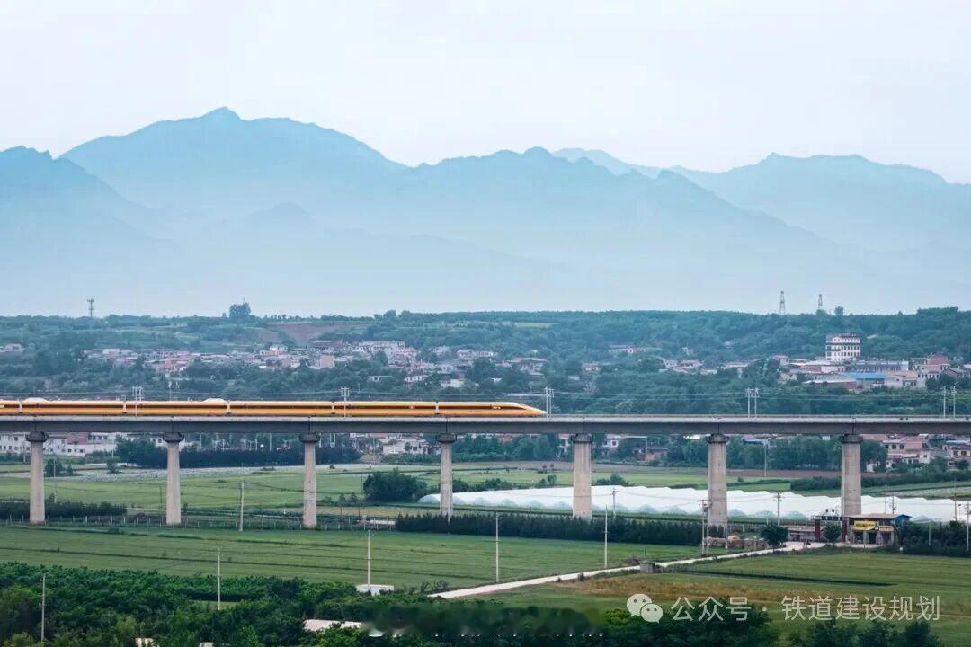 高铁头条【西十高铁全线拉通试验启动】中国铁路西安局消息：5月12日，随着DJ（动