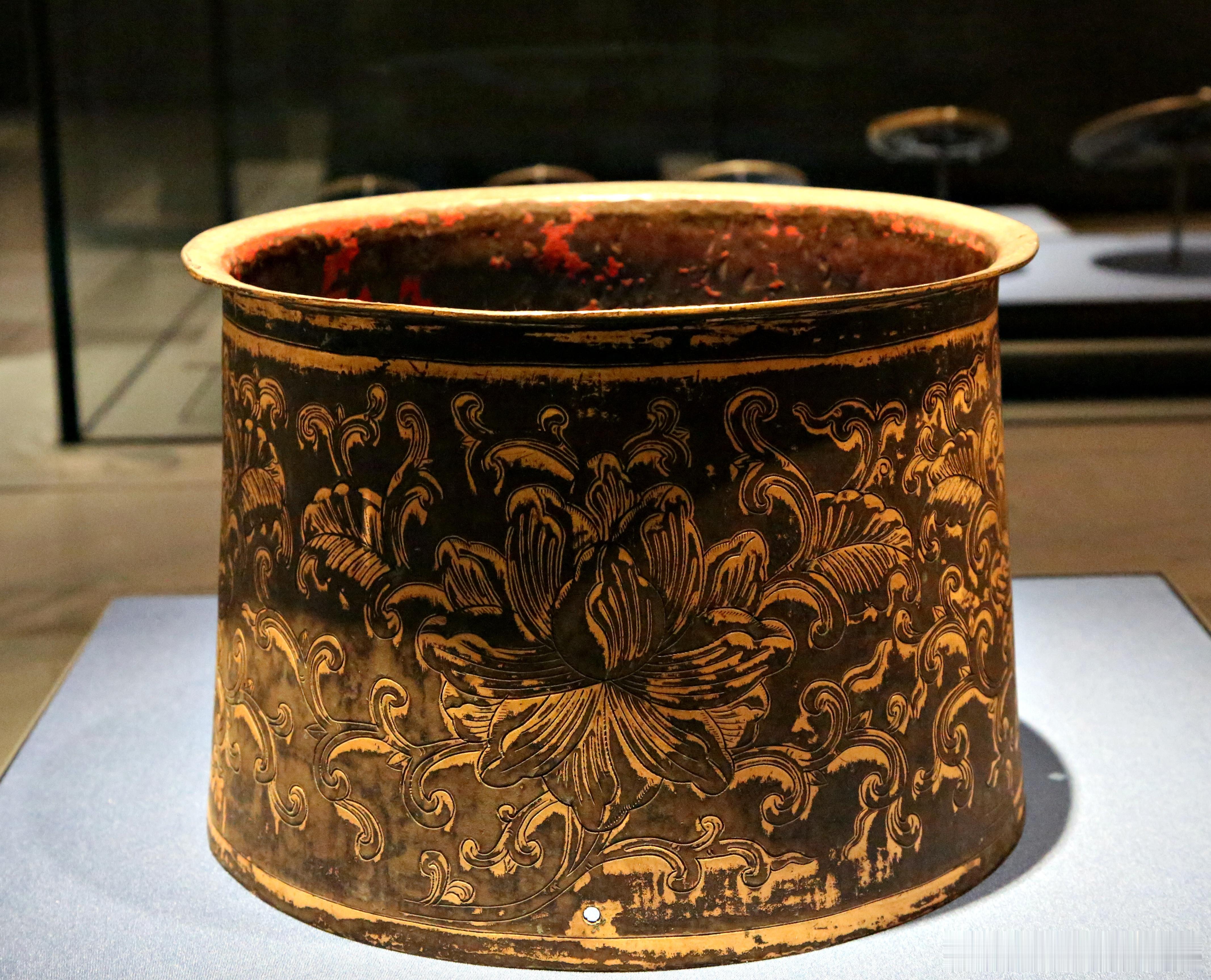 描金莲纹塔顶主心木铜箍元（公元1271-1368年）首都博物馆藏西城区白塔寺塔基