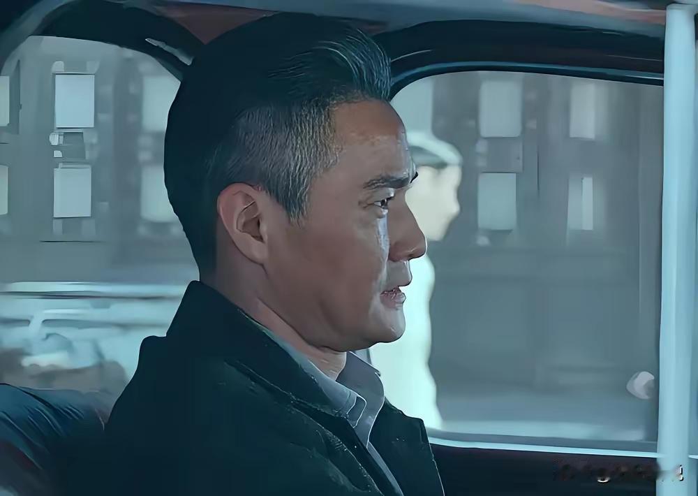 无名英雄的决绝牺牲，码头上的生死瞬间，情报如何安全送达？
在那段充满隐秘斗争的岁