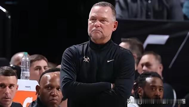 强烈建议火箭解雇乌杜卡，让诸葛马龙来带领火箭。就诸葛马龙这聪敏的大脑，比乌杜卡这