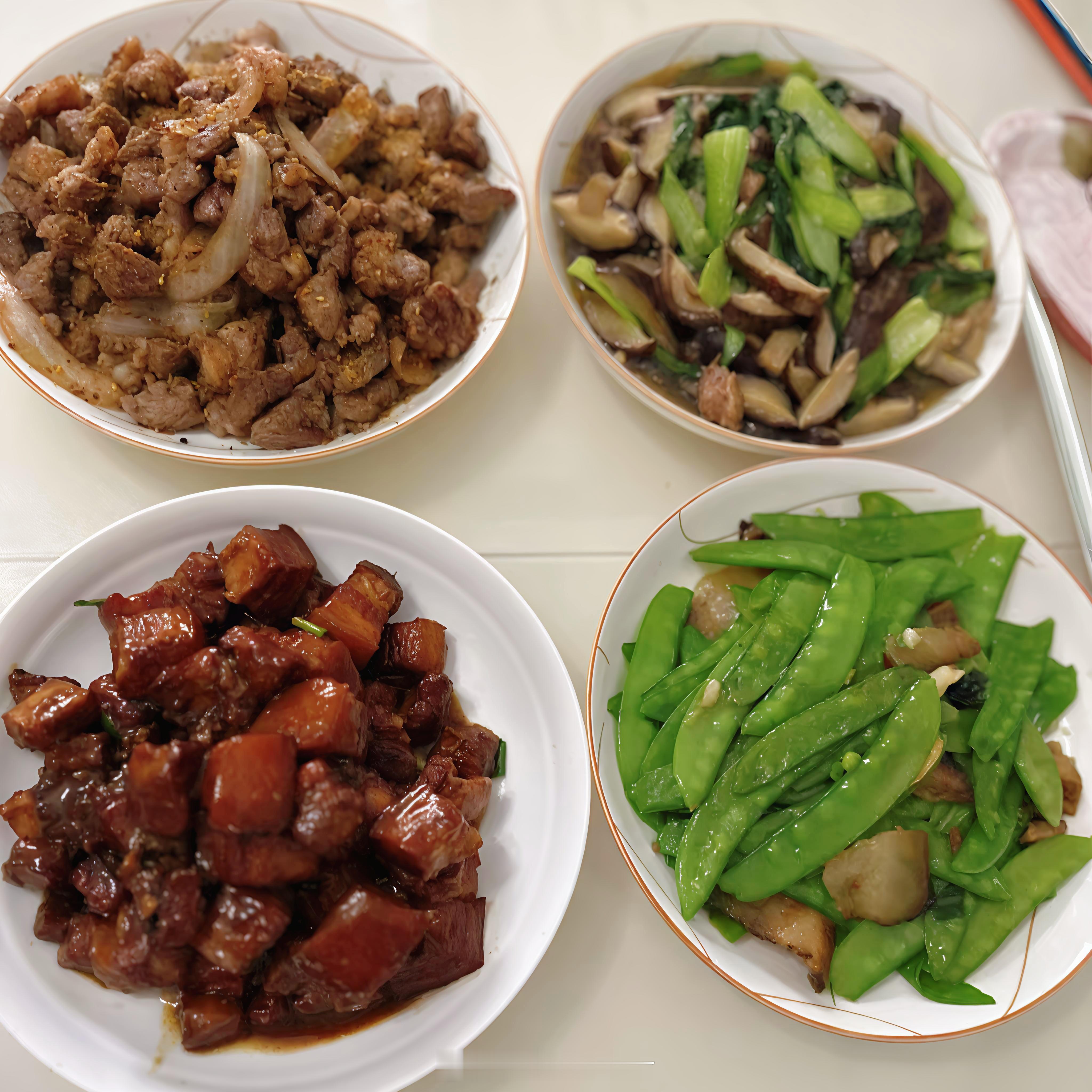 开饭了！​四菜缺一汤，就这么着吧​看这大馒头老喧呼了[憧憬]干饭日记每日一餐分享