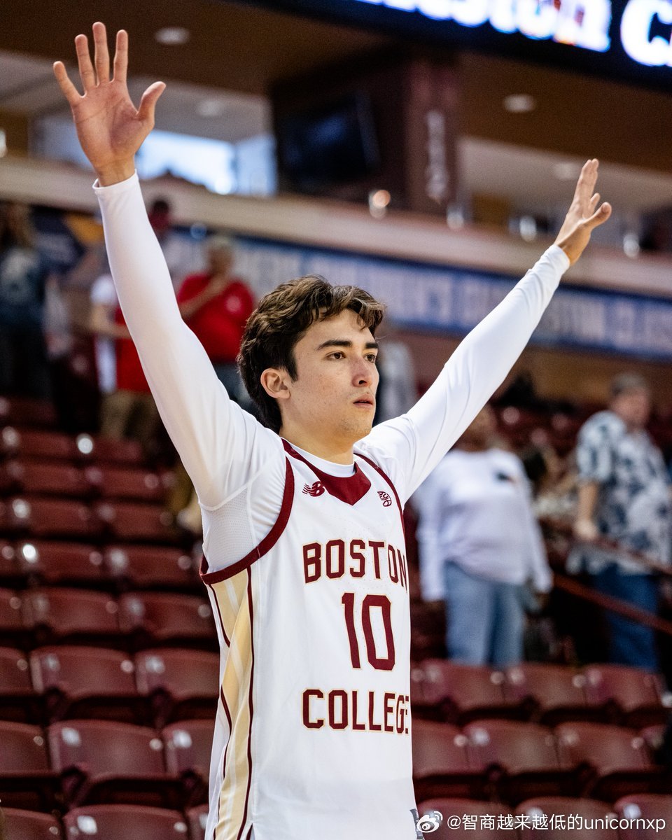 波士顿学院日本后卫泰富斯-流河(2004-185cm-PG)对阵LSU拿到了大学