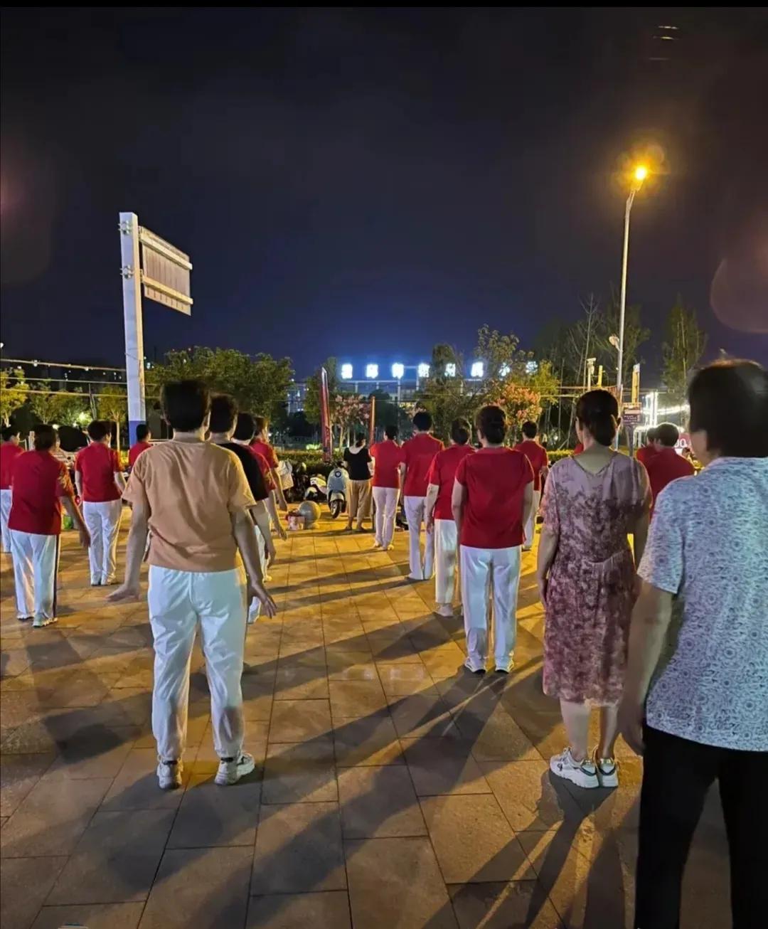 “哼，活该！这可不就是自作自受嘛！”在某小区里呀，那广场舞大妈们可真是闹得人不得