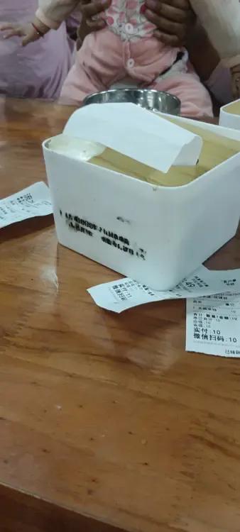 好奇这个饭馆纸巾还是头一次看见，质量好的没法说，关键用是还免费又的，大饭店还没有