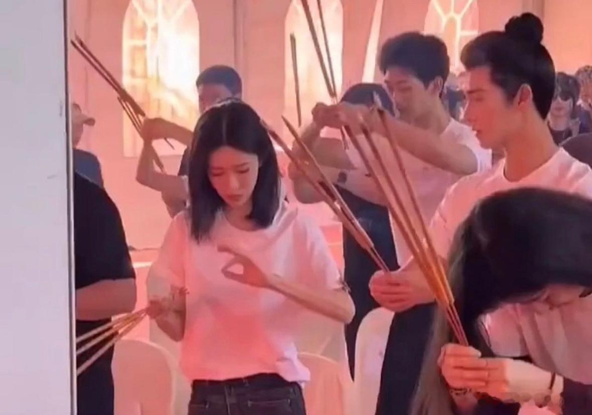 孟子义被烫李昀锐的反应昀牵孟绕太真了，孟子义一被烫，李昀锐的手先于脑子伸出去又默