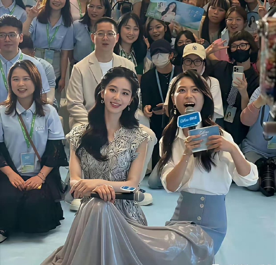 刘诗诗的举动 女孩子保护女孩子 