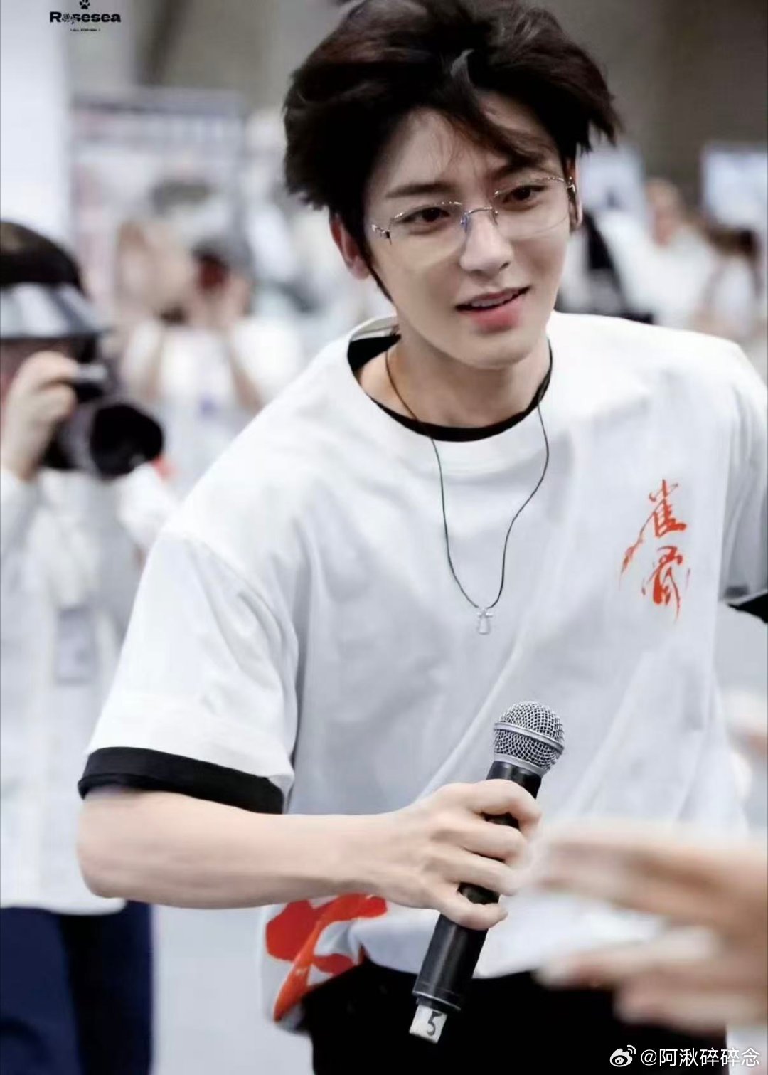 侯明昊一句话把我踹入坑 被侯明昊走心发言踹入坑！心系粉丝珍藏点滴联结，真诚不敷衍